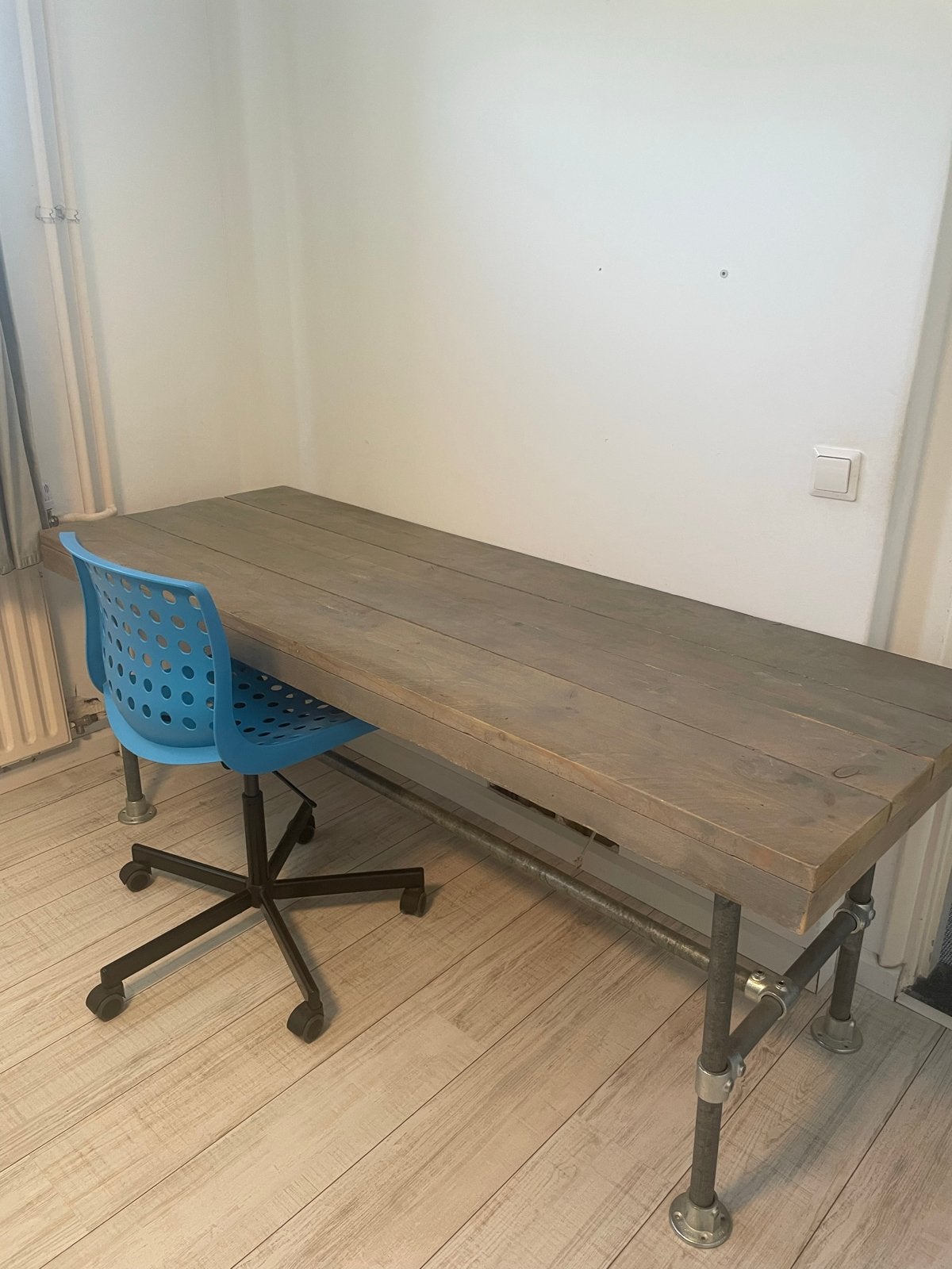 Robuust steigerhouten bureau met steigerbuizen onderstel, Ophalen, Overige typen, Gebruikt, Hout