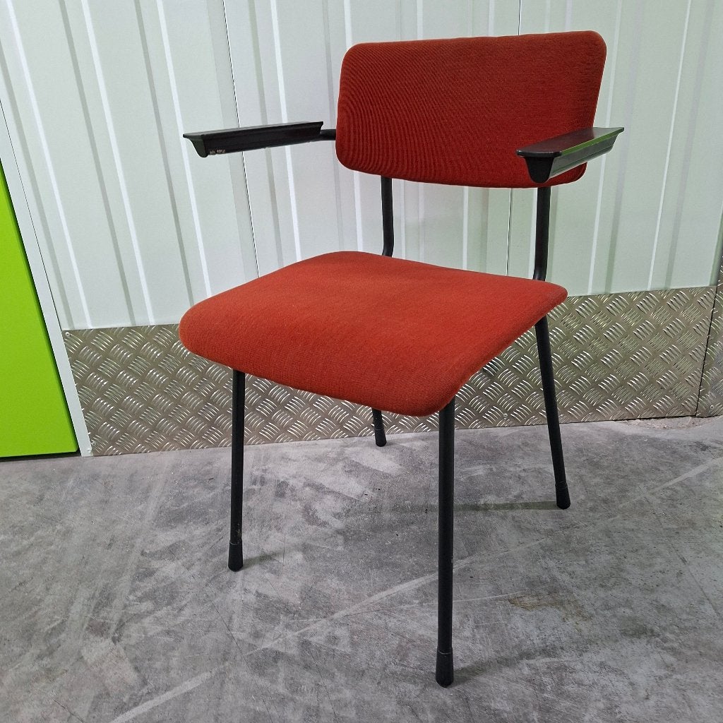 2x Gispen 1235 stoel rood zwart industrieel Dutch design, Huis en Inrichting, Gebruikt, Hout, Ophalen of Verzenden, Vintage industrieel Dutch design