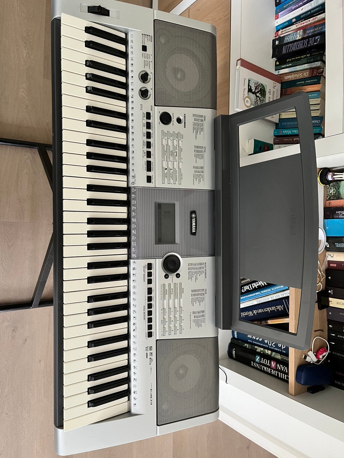 Yamaha PSR E403 keyboard, 61 toetsen, Yamaha, Zo goed als nieuw, Met standaard