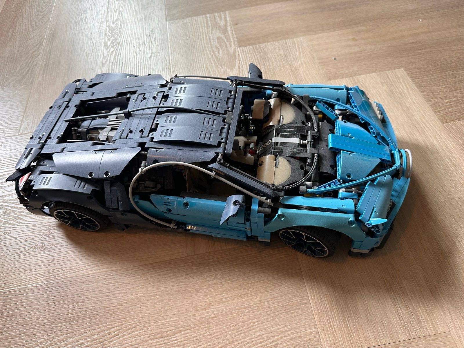 Lego Technic Bugatti Chiron 42083 (zonder doos en handleidin, Ophalen, Gebruikt