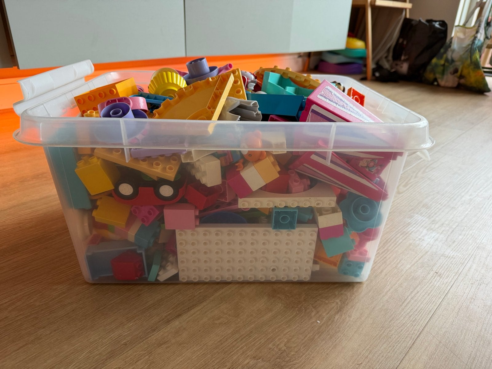 Grote doos vol LEGO Duplo stenen en figuren, Kinderen en Baby's, Speelgoed | Duplo en Lego, Ophalen, Inclusief minifiguren, Gebruikt