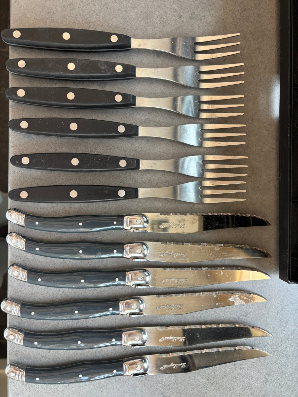 Steakmessen en vorken, Verzenden