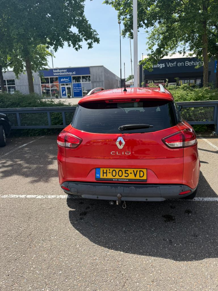 Renault Clio 1.2 54KW Estate 2015 Rood, Voorwielaandrijving, Parkeersensor, Zwart, 49 €/maand