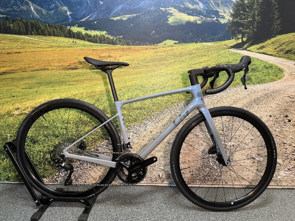 NIEUW LIV Avail Advanced 2 Disc S 2026 Shimano 105 € 2.799,-