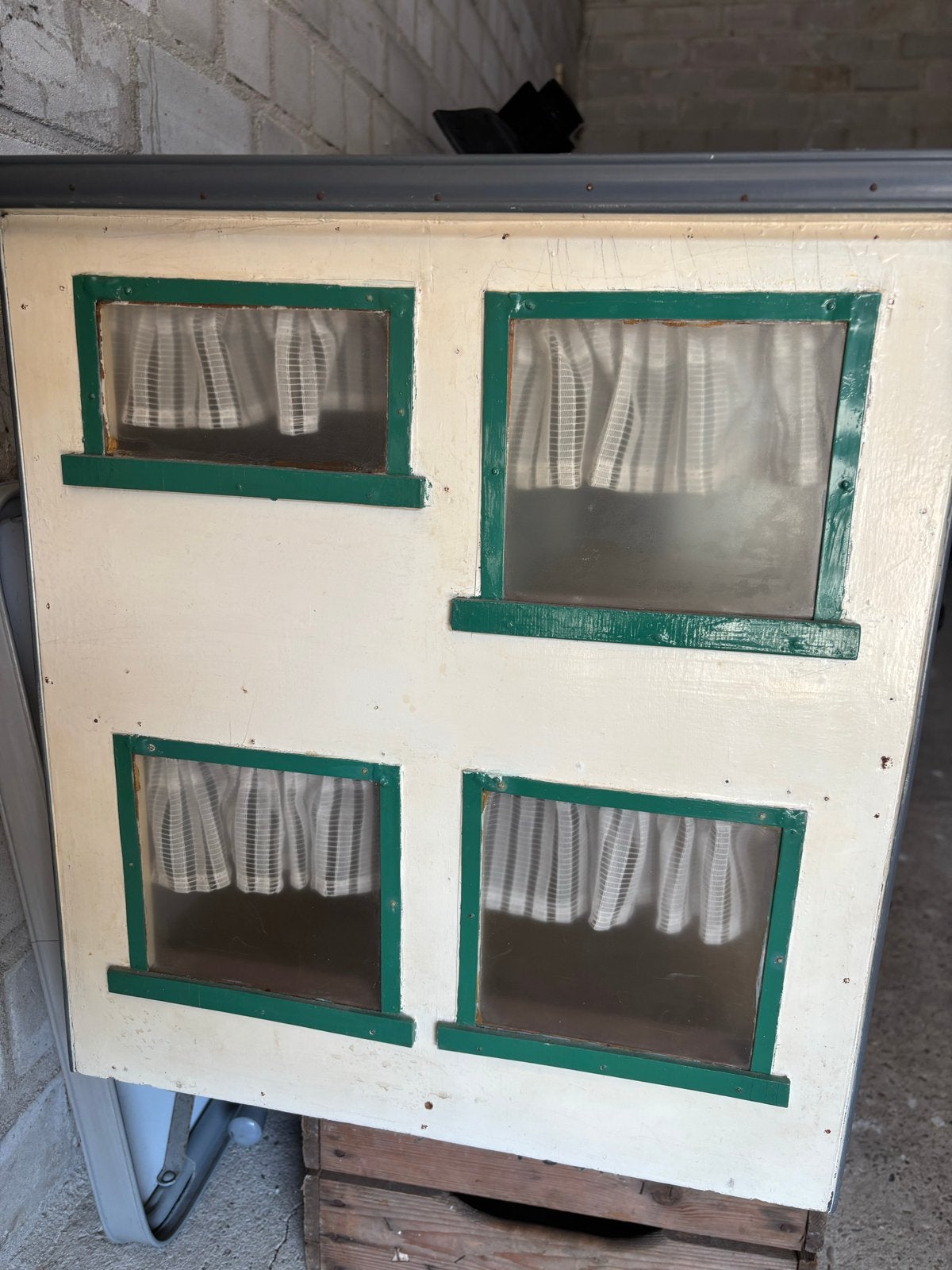 Uniek handgemaakt poppenhuis door opa uit 1995, Ophalen, Gebruikt, Poppenhuis
