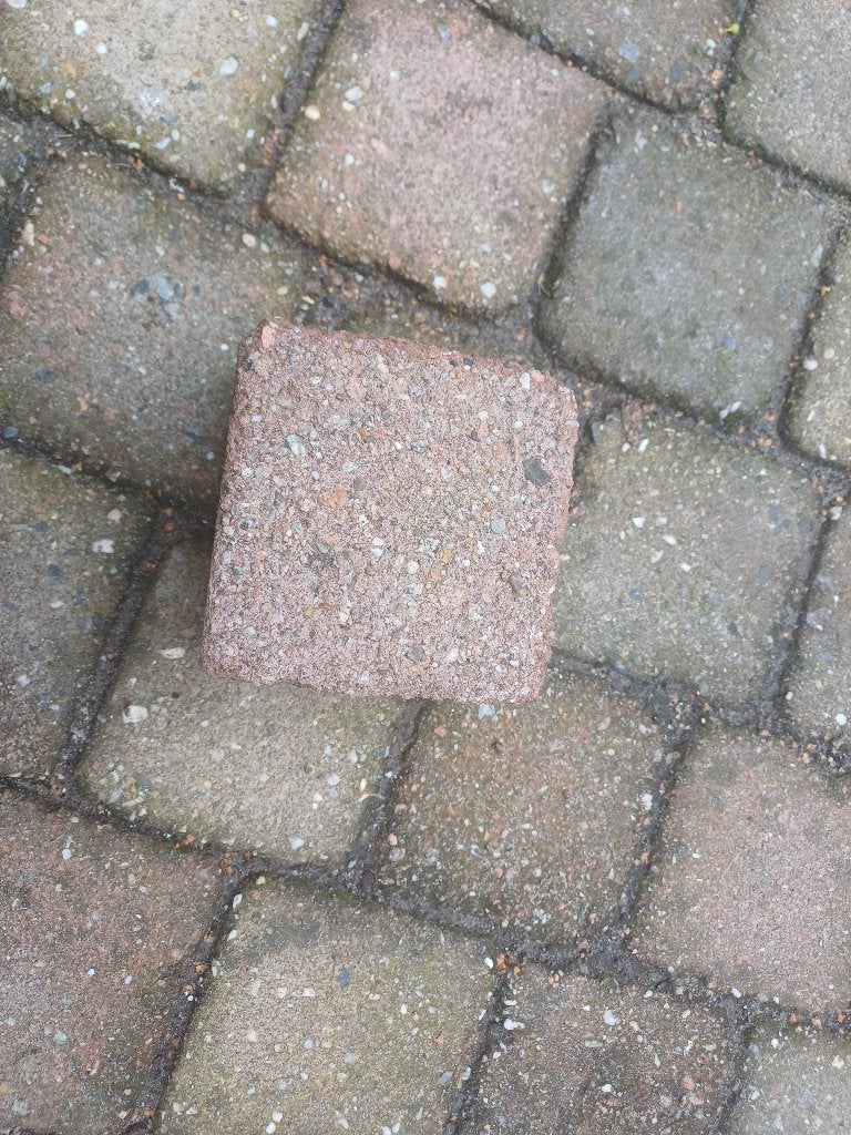 Gratis: betonnen klinkers (50 m², 10x10x6) vr terras of pad, Tuin en Terras, Ophalen, Gebruikt, Klinkers, 10 m² of meer