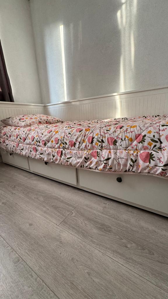 Ikea hemnes bedbank, Huis en Inrichting, Slaapkamer | Bedden, Ophalen, Gebruikt, Wit, Tweepersoons