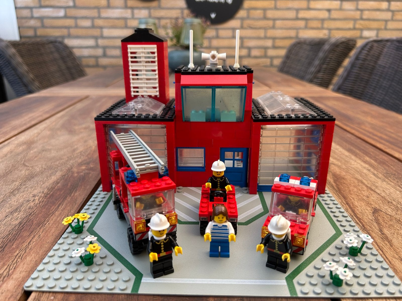 LEGO Brandweerkazerne 6385 compleet met extra voertuig, Lego, Ophalen of Verzenden, Compleet, Complete set