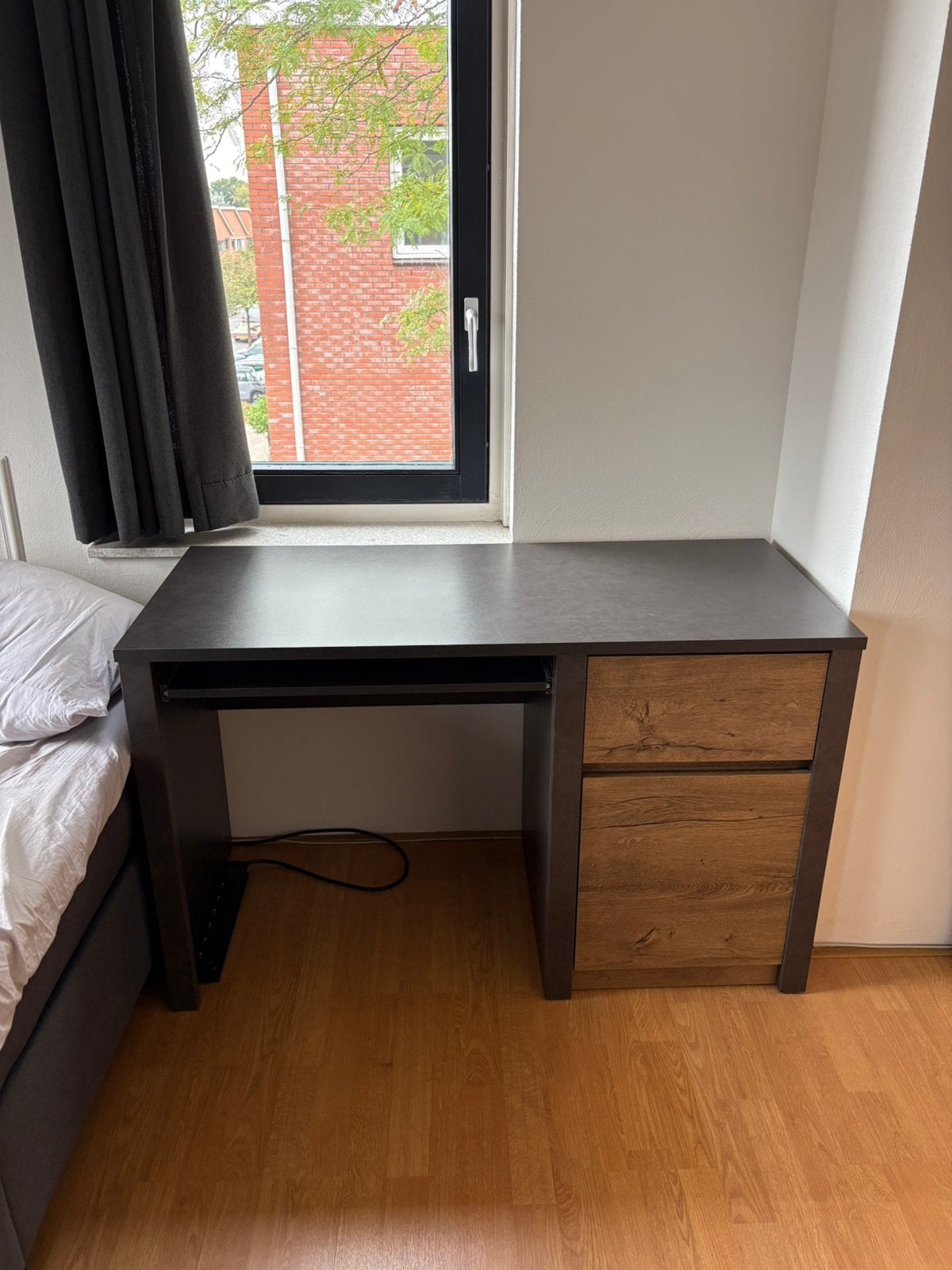 Bureau | 120x53x75 (L x B x H) | Antraciet & eiken, Ophalen, 120 cm, Spaanplaat of MDF, Zo goed als nieuw