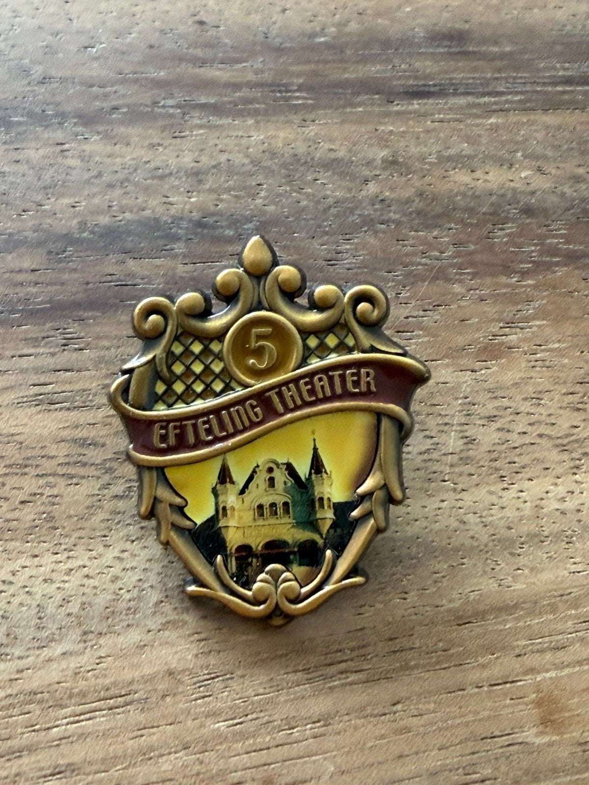 Efteling jubileum pin 5 jaar Efteling Theater, Ophalen of Verzenden, Zo goed als nieuw, Button of Speldje