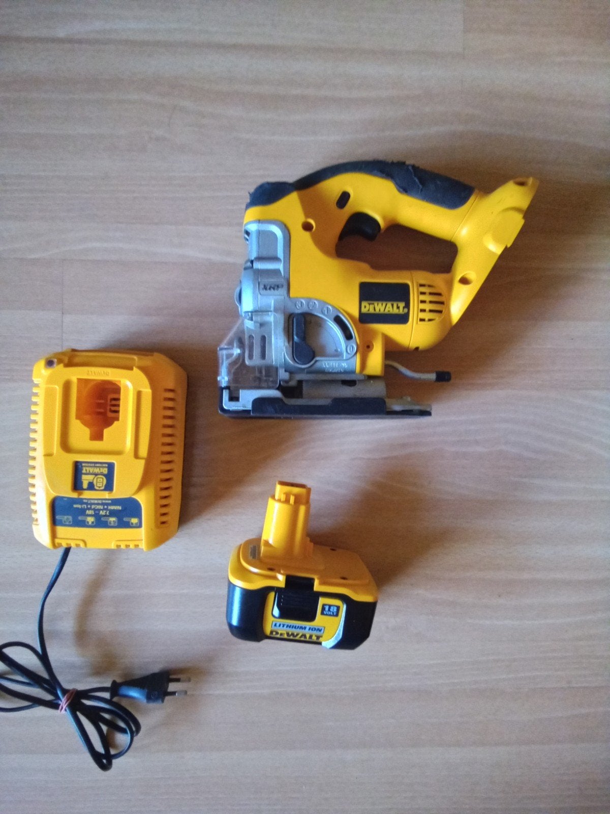Dewalt DC330, Ophalen, Decoupeerzaag, Zo goed als nieuw, 30 tot 70 mm