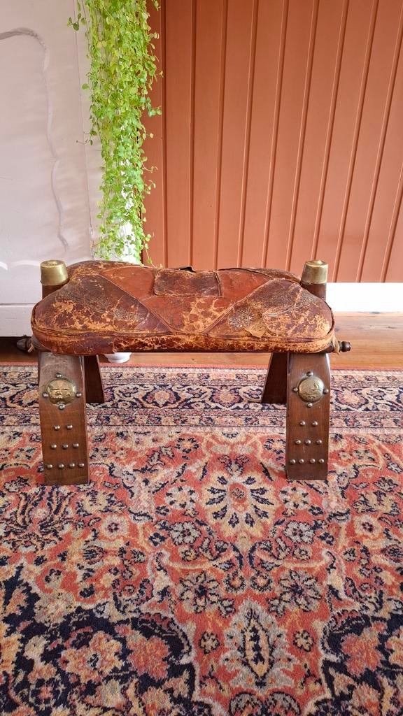 Vintage kamelenzadel kruk/voetenbank, Ophalen, Rechthoekig, Minder dan 50 cm, Minder dan 50 cm