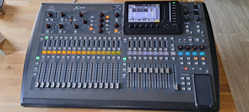 Behringer X32 Digitale Mixer, Muziek en Instrumenten, Mengpanelen, Ophalen, Zo goed als nieuw, 20 kanalen of meer, Microfooningang
