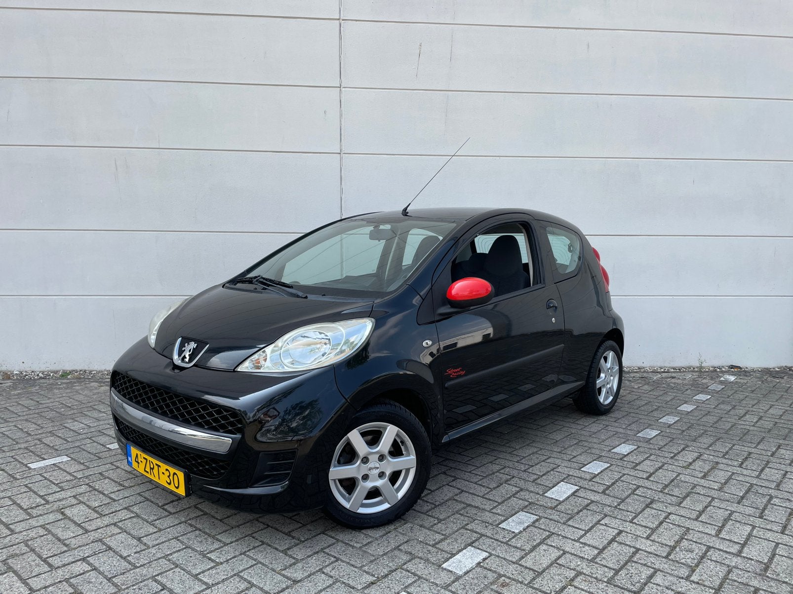 Peugeot 107 1.0 12V 3DR 2007 Zwart/CARPLAY/APK 14-04-2027/, Auto's, Voorwielaandrijving, Stof, Zwart, 765 kg