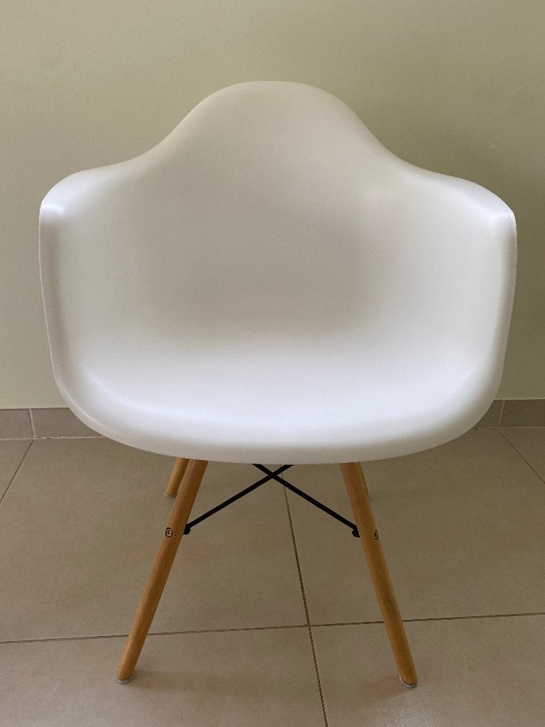8 witte kuipstoelen met houten poten - Eames stijl, Ophalen, Hout, Wit, Zo goed als nieuw