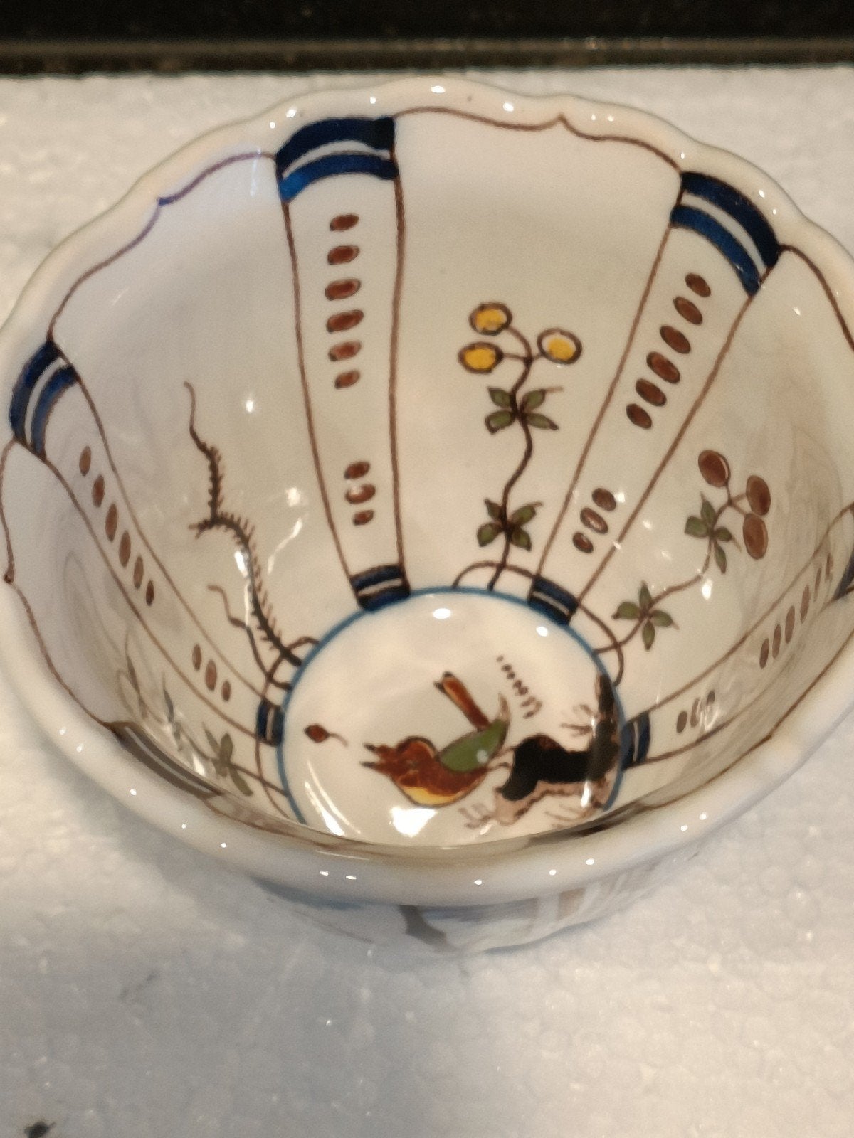 Antiek Makkum kommetje met handgeschilderde decoratie, Antiek en Kunst, Antiek | Porselein, Ophalen of Verzenden