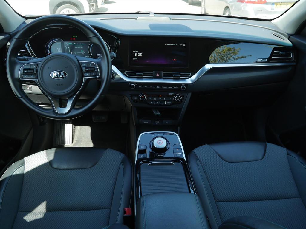 KIA e-Niro 64kWh Elektrisch 204pk Aut DynamicLine, Auto's, Gebruikt, Zwart, 1712 kg, Leder en Stof