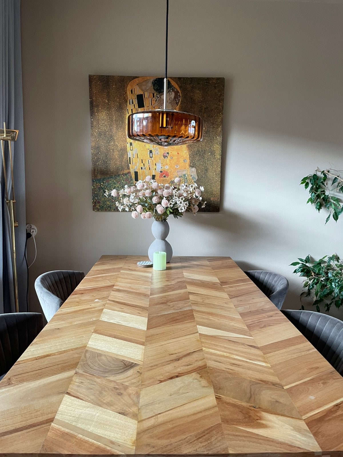 Massieve acacia Eettafel - Visgraat blad & Zwart Stalen stel, Vierkant, Zo goed als nieuw, Vijf personen of meer, 150 tot 200 cm