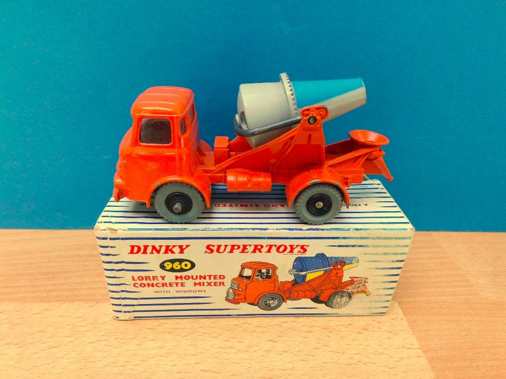 DINKY TOYS No. 960 ALBION CHIEFTAIN CONCRETE MIXER MET DOOS, Ophalen of Verzenden, Zo goed als nieuw, Bus of Vrachtwagen, Dinky Toys