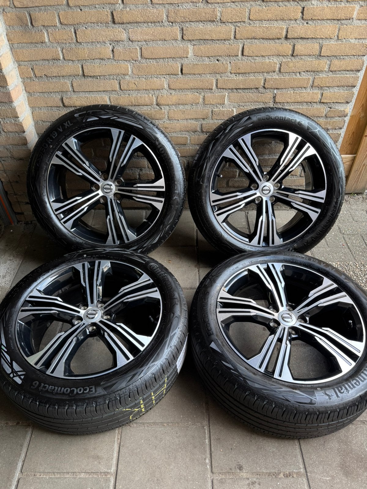Volvo XC40 5-Double Spoke Black Diamond Cut 19” Velgen, Auto-onderdelen, Banden en Velgen, Winterbanden, 235 mm, Ophalen