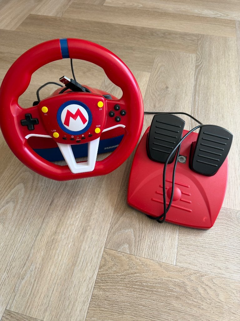 Nintendo Switch stuur en pedaal voor Mario kart, Ophalen of Verzenden, Zo goed als nieuw, Met 1 controller, Switch Original