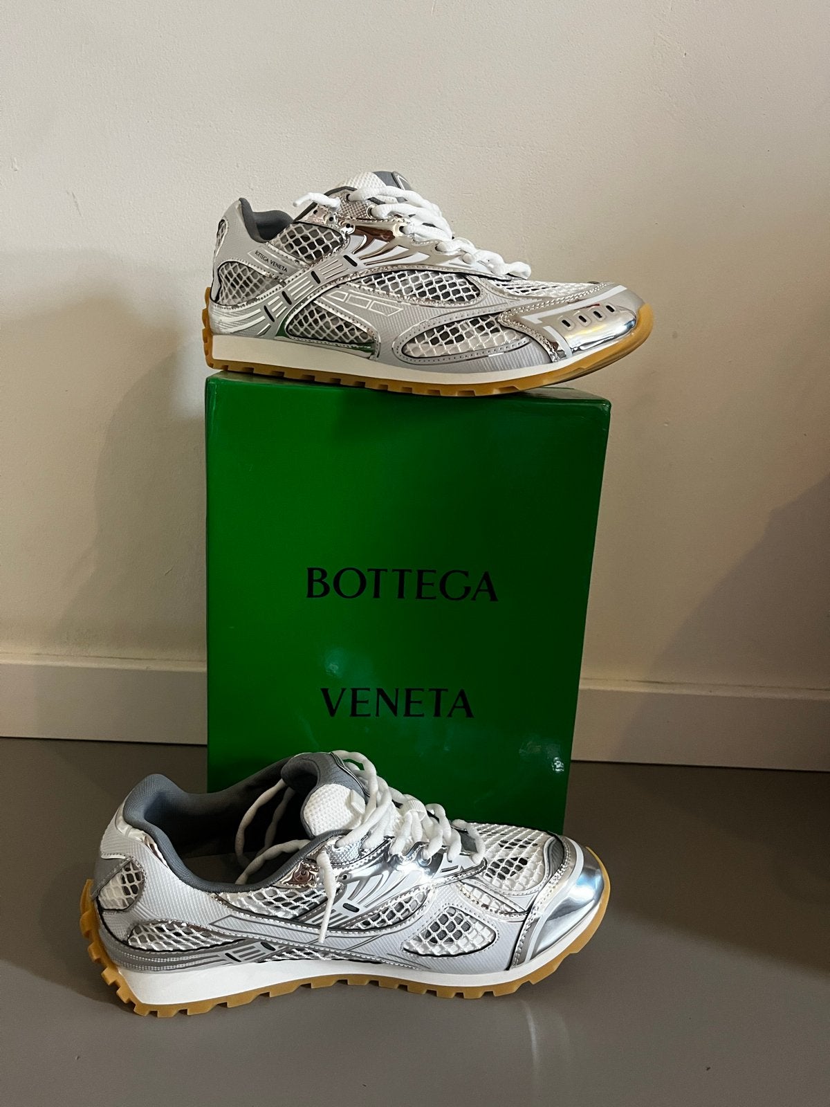 Bottega Veneta Orbit Sneakers Maat 44 Zilver Nieuw, Ophalen of Verzenden, Nieuw, Overige kleuren, Sneakers of Gympen