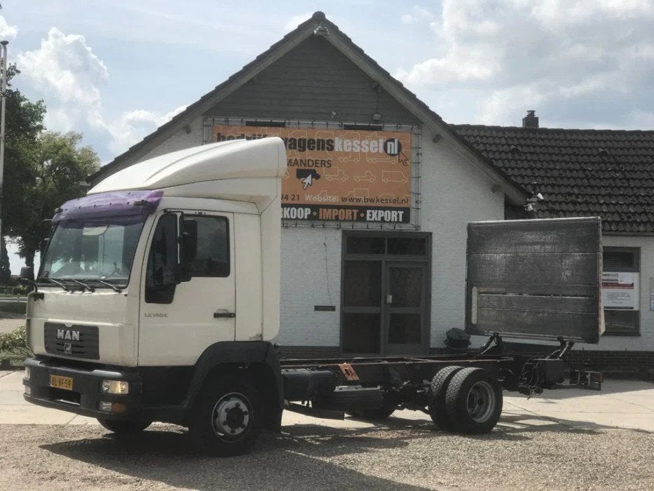 MAN LE 8.140 Chassis Laadklep (bj 2002), Auto's, MAN, Wit, Origineel Nederlands, Bedrijf