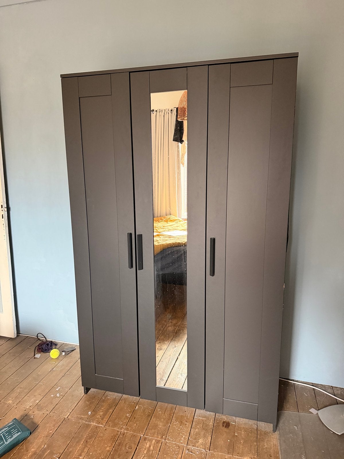 IKEA BRIMNES Kledingkast met spiegeldeur, Ophalen, Gebruikt, 100 tot 150 cm, 200 cm of meer