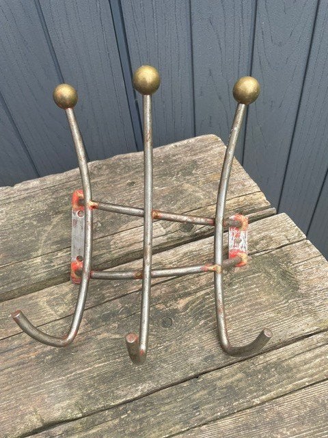 Vintage kapstokhaken, metaal met messing bollen, Gebruikt, Wandhaken, Ophalen of Verzenden, Minder dan 100 cm