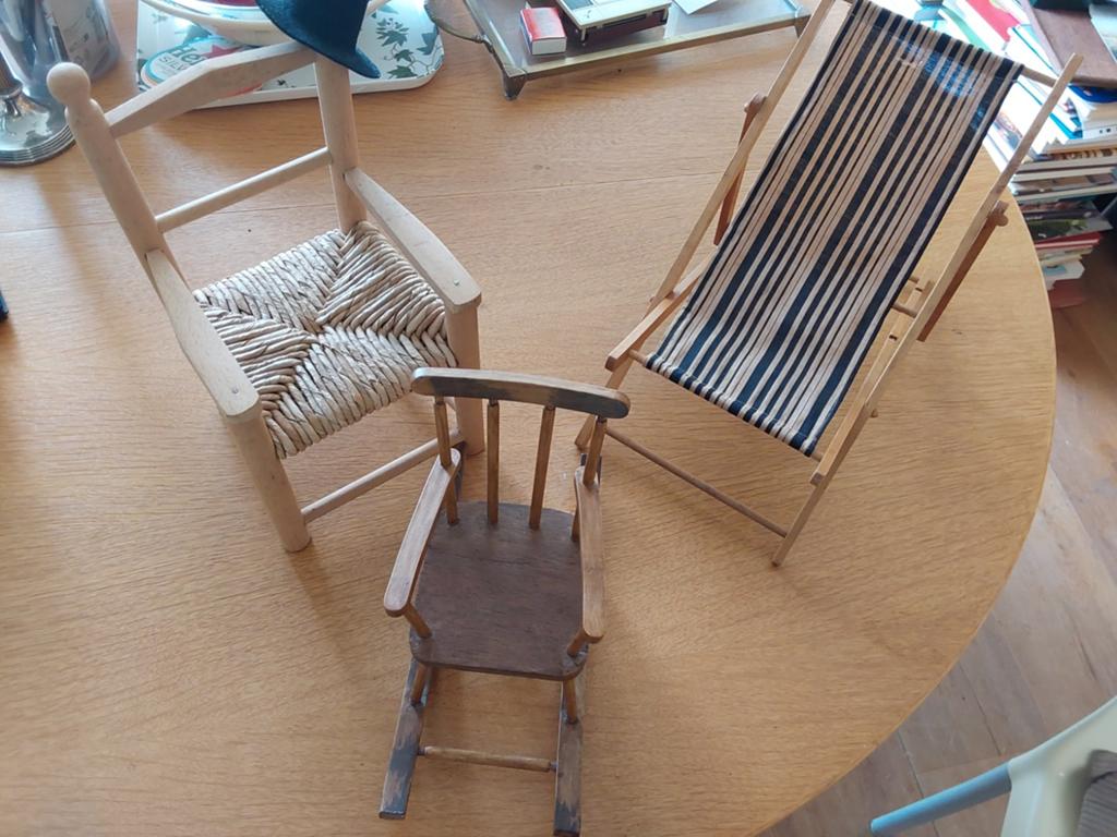 Miniatuur stoelen en strandstoel - poppenhuis meubels, Kinderen en Baby's, Ophalen of Verzenden, Gebruikt, Overige typen