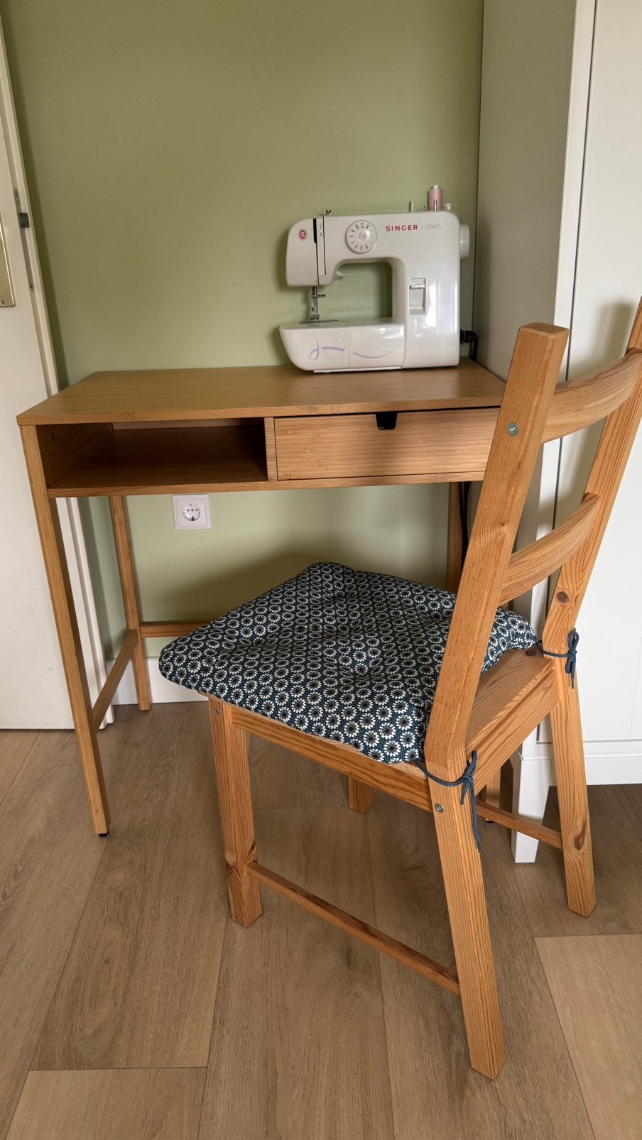 Ikea NORDKISA Set | Tafel & Nachtkastje, Ophalen, Zo goed als nieuw, Minder dan 45 cm