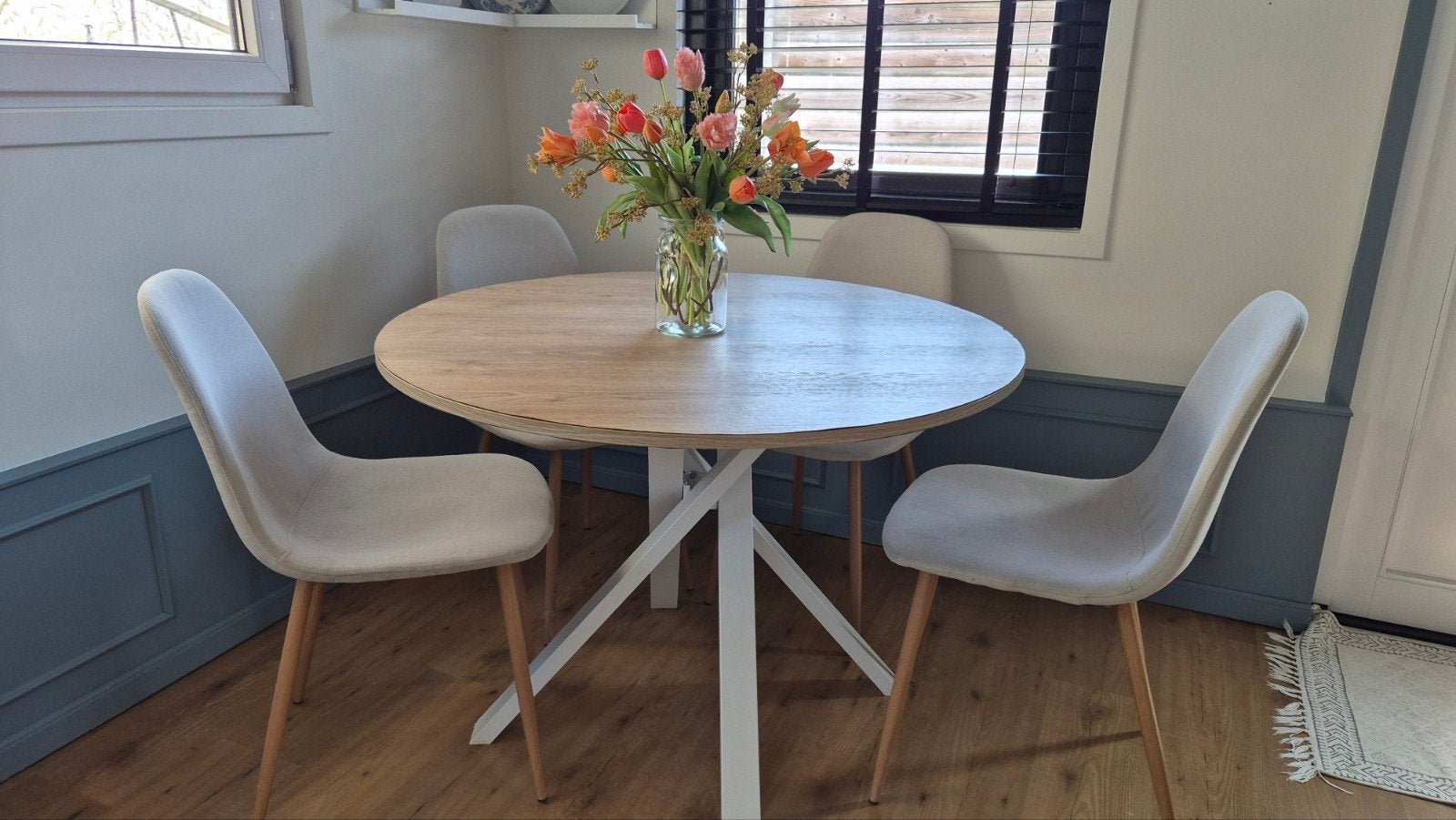 Ronde eettafel met witte kruispoot scandinavische stij, Overige houtsoorten, Gebruikt, Rond, Ophalen of Verzenden
