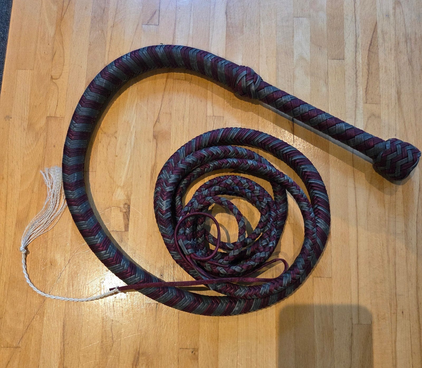420cm wijnrood en grijze Paracord Bullwhip - Handgemaakt en, Ophalen of Verzenden, Zo goed als nieuw