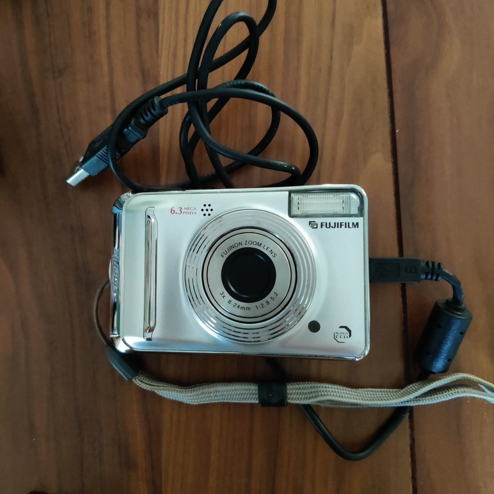 Fujifilm FinePix A600 Compactcamera met tas en oplader, Ingebouwde flitser, Gebruikt, Ophalen of Verzenden, Fujifilm