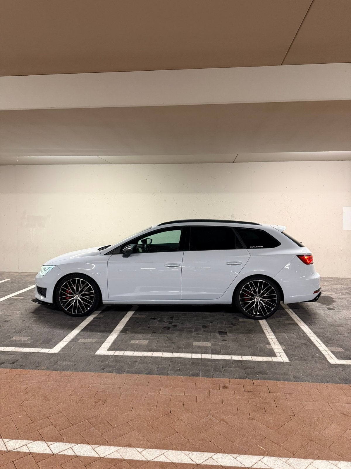 Seat Leon cupra st dynamic grey Dsg-6 maxton carplay panodak