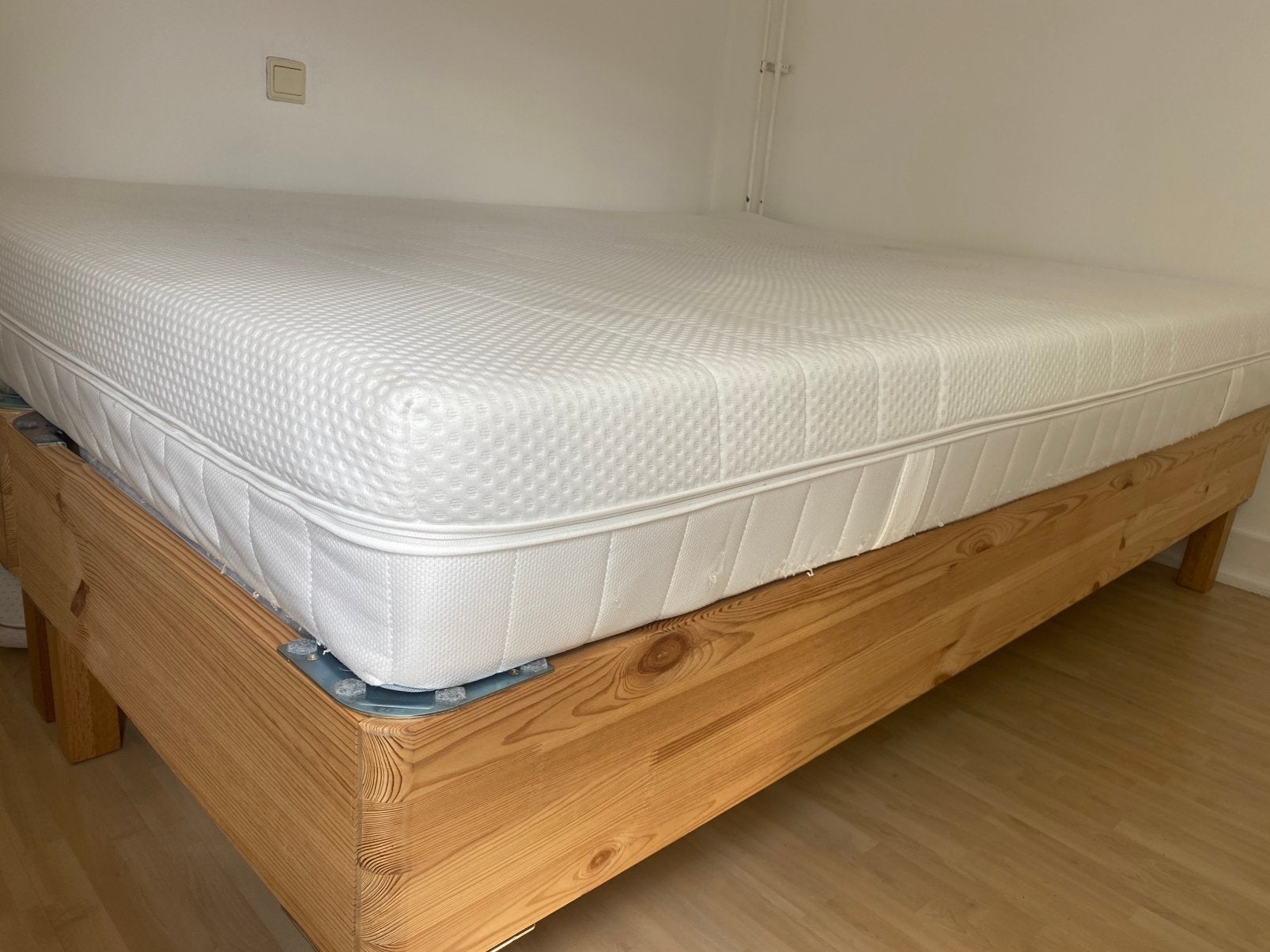 Matras ikea abygda 160x200 middelhard wit, Ophalen, Wit, Tweepersoons, Zo goed als nieuw