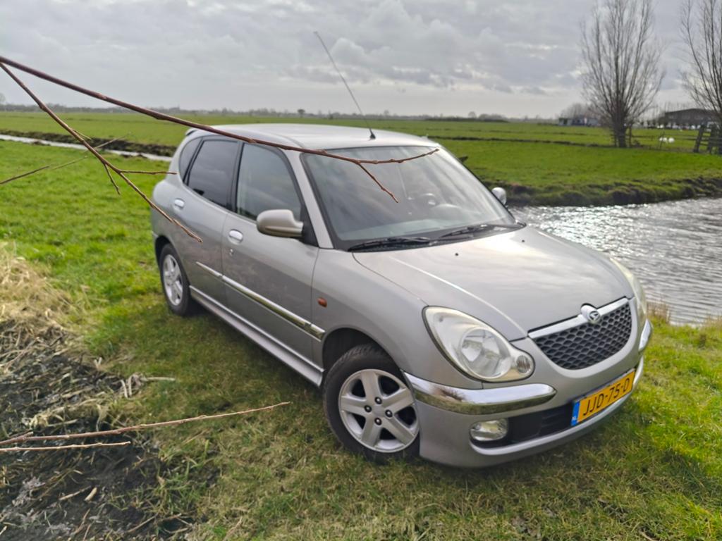Daihatsu Sirion 1.3 VTR AUT 2003 Grijs, Stof, 4 cilinders, 16 km/l, 950 kg