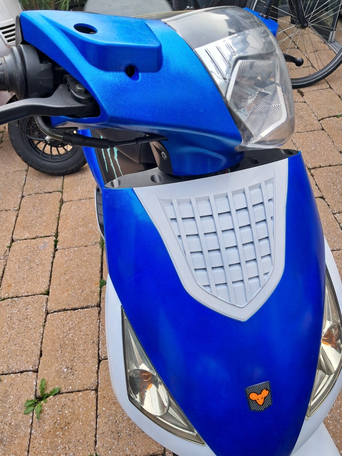 Blauwe scooter met Monster Energy details, Ophalen, Gebruikt, Overige typen, Overige merken