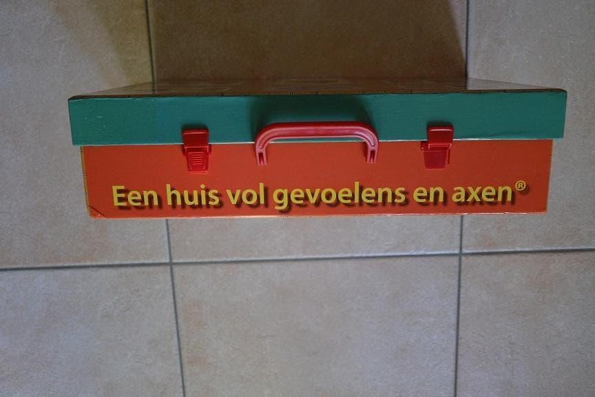 1.Een huis vol gevoelens en axen  2.Een doos vol gevoelens., Verzenden, Gebruikt