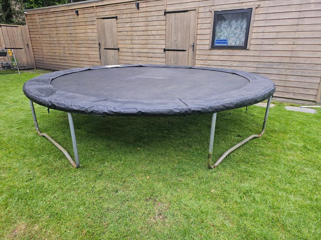 Trampoline groot model. Zonder net, Ophalen