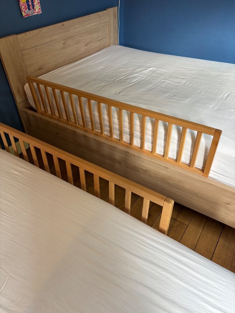 2 bedhekjes hout 140 cm anti-val-hekjes, Ophalen, 140 tot 160 cm, Zo goed als nieuw, Matras