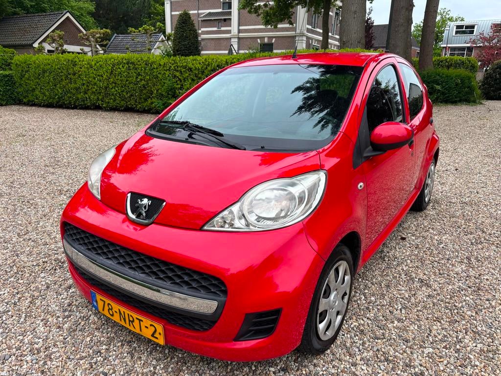 Peugeot 107 1.0-12V Apk 04-2027 Geen Stuurbekrachtiging, Auto's, Peugeot, Voorwielaandrijving, Gebruikt, 4 stoelen, 68 pk