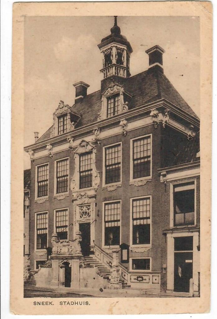 Sneek - Stadhuis, Verzamelen, Ansichtkaarten | Nederland, Verzenden, 1920 tot 1940, Gelopen, Friesland