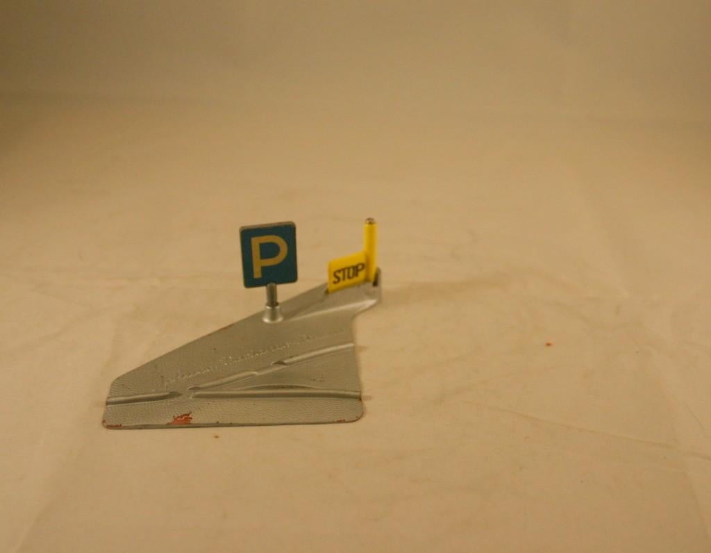 Schuco Varianto Speelgoed no:3010/36  Parkeerplaats m.oprit., Antiek en Kunst, Antiek | Speelgoed, Verzenden