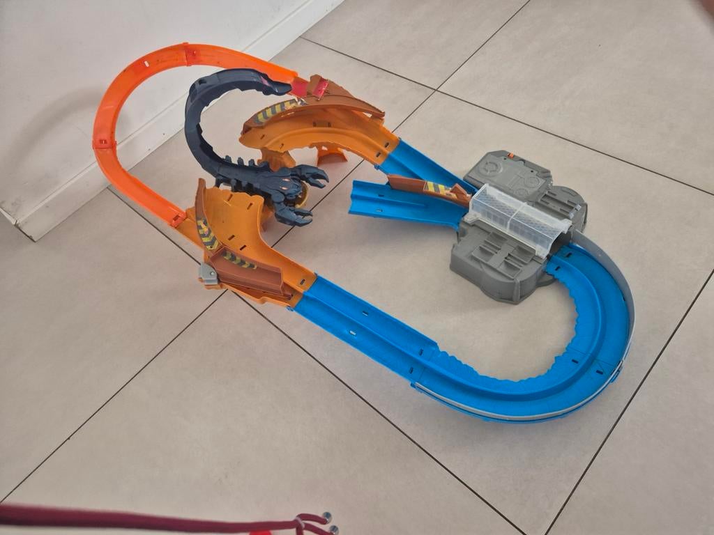 Hot Wheels Skorpion Racebaan met 1 Monstertruck en auto, Ophalen, Gebruikt