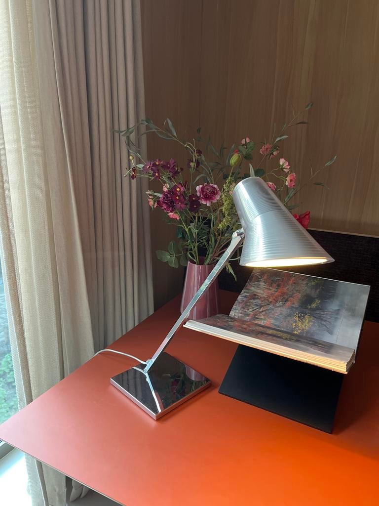 Flos Kelvin bureaulamp - verstelbaar en stijlvol, Ophalen, Zo goed als nieuw, Metaal