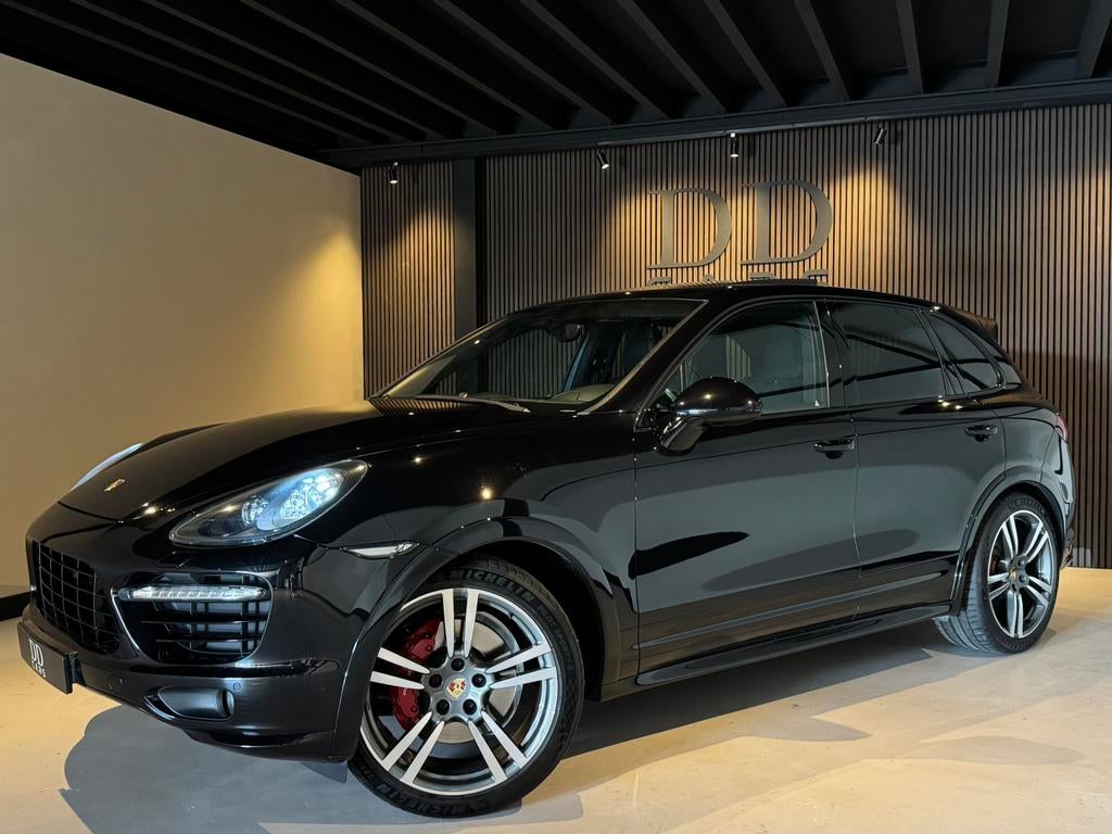 Porsche Cayenne 4.8 GTS | Pano | Sport Chrono | Bose | Cam |, Auto's, Porsche, Automaat, Cayenne, 138 €/maand, Zwart