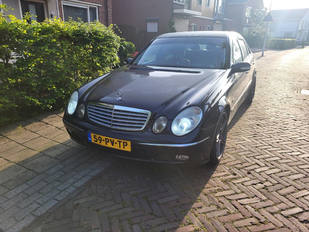 Mercedes-Benz E-Klasse E240 Sedan AUT 2005, 19 inch, TOPPER!, Auto's, Automaat, Zwart, 2597 cc, 650 kg