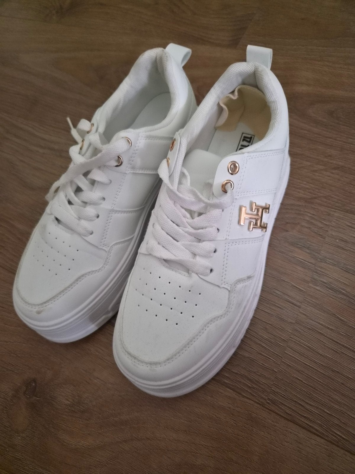 Witte sneakers met gouden details - Maat 39, Wit, TZ Tendenz, Ophalen of Verzenden, Sneakers of Gympen