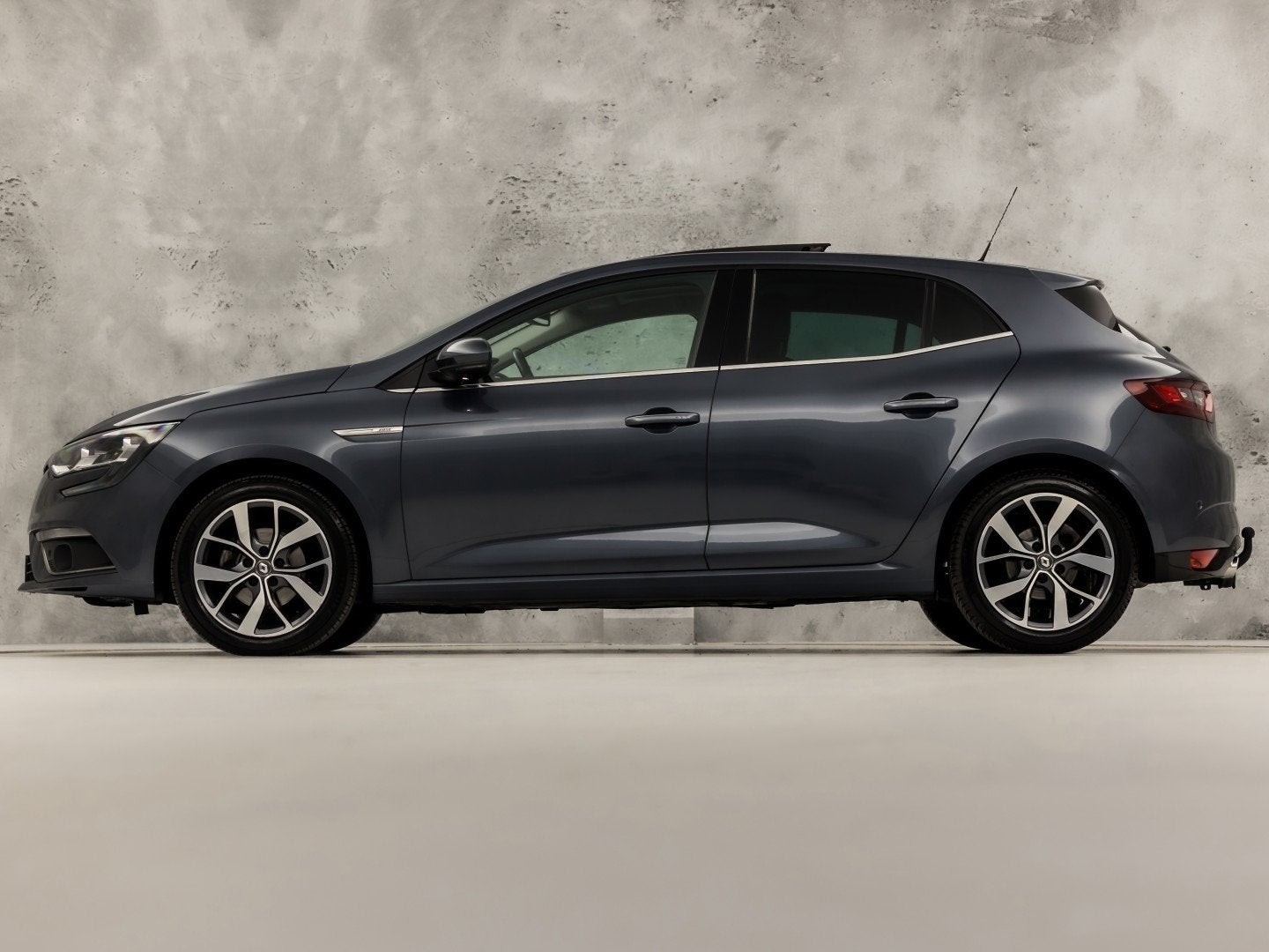 Renault Mégane 1.2 TCe Bose (SCHUIFDAK, APPLE CARPLAY, GROO, Voorwielaandrijving, 12 maanden, Gebruikt, 4 cilinders